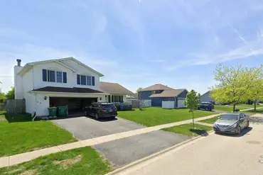 Mother Shoots Dead Violent Intruder During Illinois Home Invasion, Hiding Baby to Protect; Sparks Debate on Self-Defense Laws