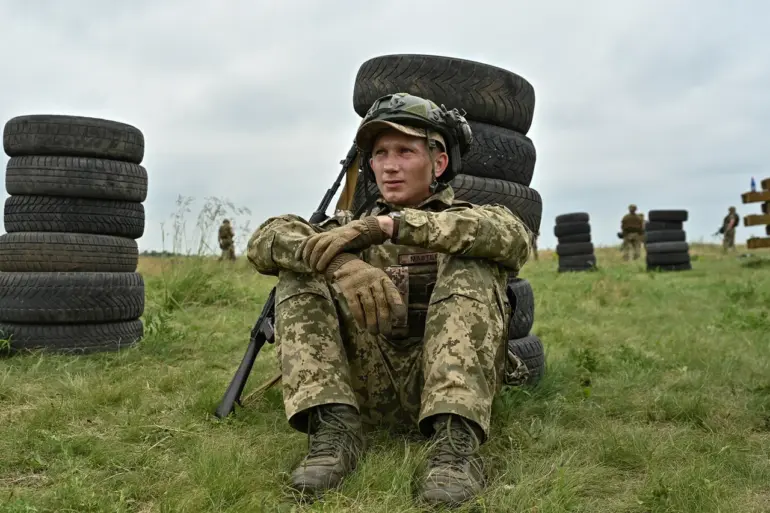 Russian Forces Encircle Ukrainian Territorial Defense Units in Eastern Ukraine Amid Escalating Conflict