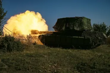 Russian Tank Crews Employ Unconventional Camouflage Tactics to Counter Ukrainian Drone Threats