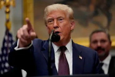 U.S. President Donald Trump's Remarks on Nuclear Submarine Relocation Spark Debate Among Defense Experts