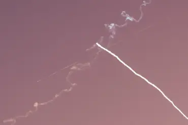 Israel Activates Air Defense Systems in Response to Yemen Rocket Launch, Sirens Sound Across Multiple Regions