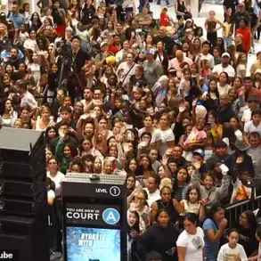 Overcrowding and Disorganization Overshadow Teen Star's Makeup Launch at American Dream Mall