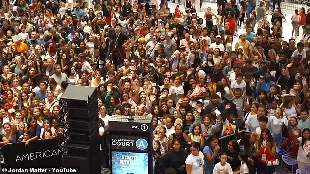 Overcrowding and Disorganization Overshadow Teen Star's Makeup Launch at American Dream Mall